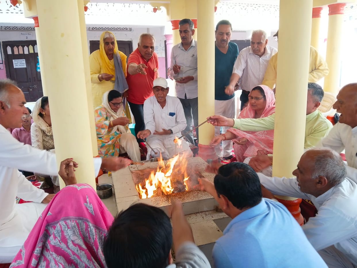 The two-day annual celebration of the Arya Samaj commenced with a ceremonial procession, followed by a Bhajan Sandhya in the evening.