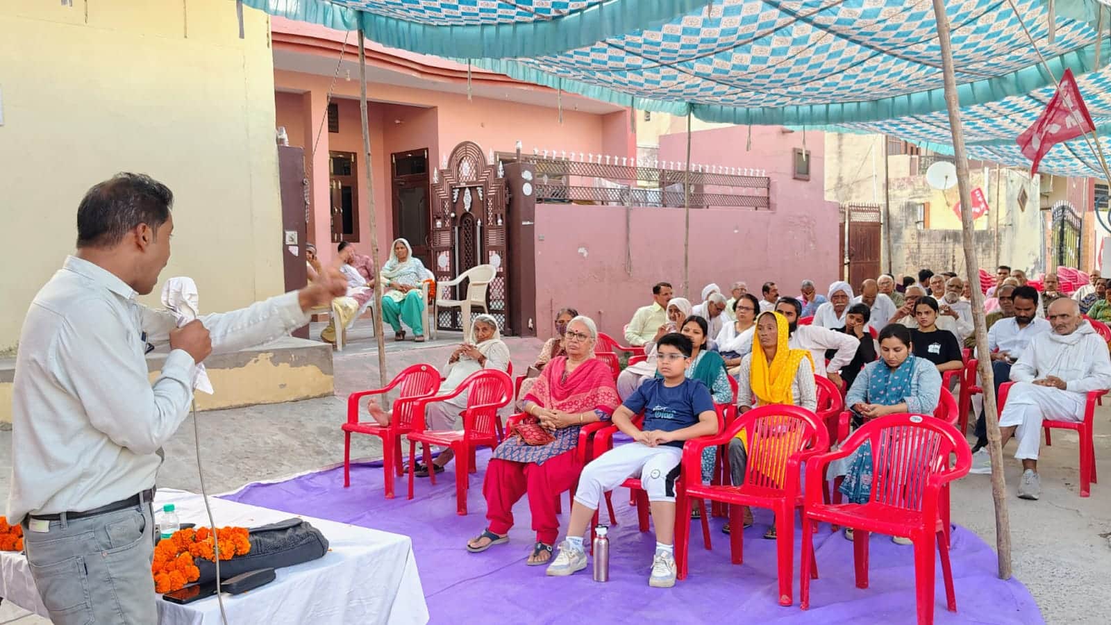 29 जसबीर कॉलोनी में सभा को संबोधित करते मार्क्सवादी कम्युनिस्ट पार्टी के राज्य सचिवमंडल सदस्य 