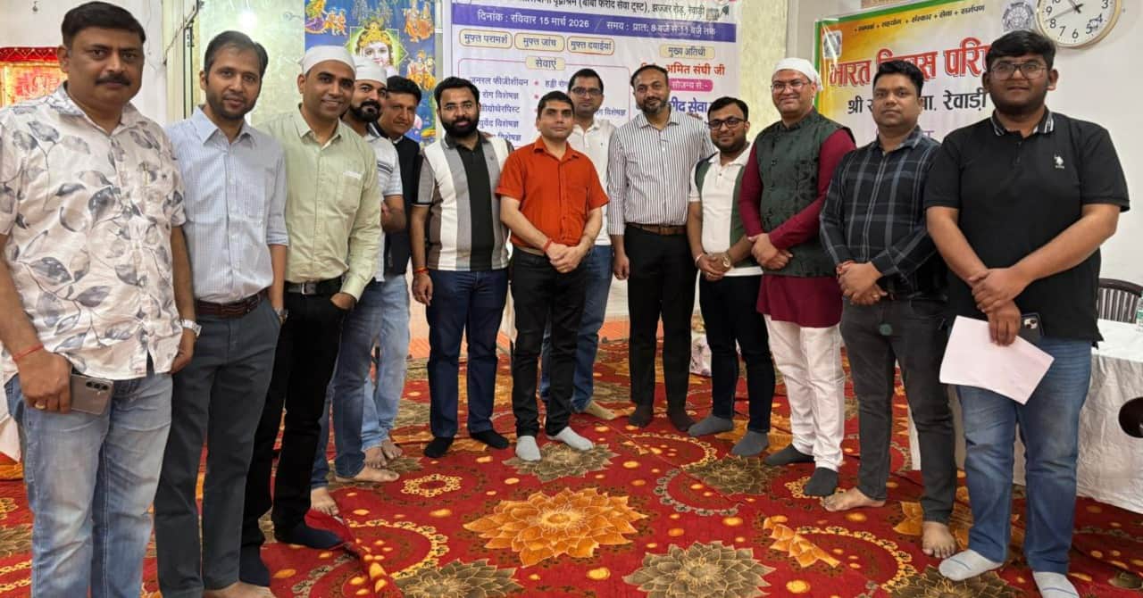 आशियाना वृद्धाश्रम में आयोजित चिकित्सा जांच शिविर में एकत्रित हुए गणमान्य। संवाद