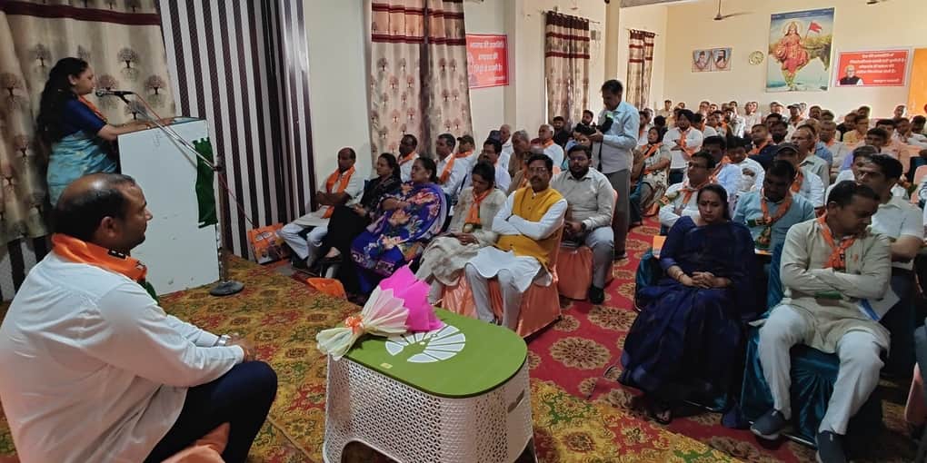 बाबैन। प्रशिक्षण वर्ग कार्यक्रम को संबोधित करती बाल विकास परिषद की उपाध्यक्ष सुमन सैनी। संवाद