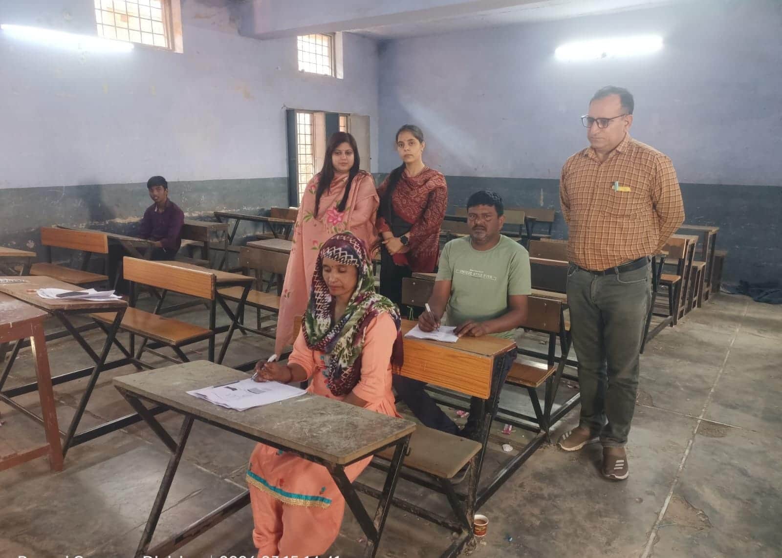 मंच पर मौजूद कोसली साइकिल क्लब के पदाधिकारी। स्रोत : ग्रामीण