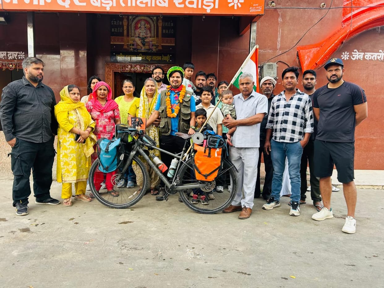 Cyclist Mahesh Kumar Embarks on a Bicycle Journey to the 12 Jyotirlingas and Four Dhams