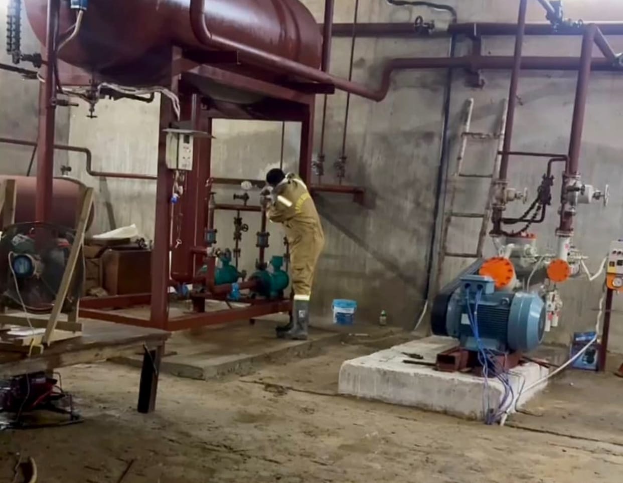 Ammonia gas leak in cold storage, causing panic for 500 meters