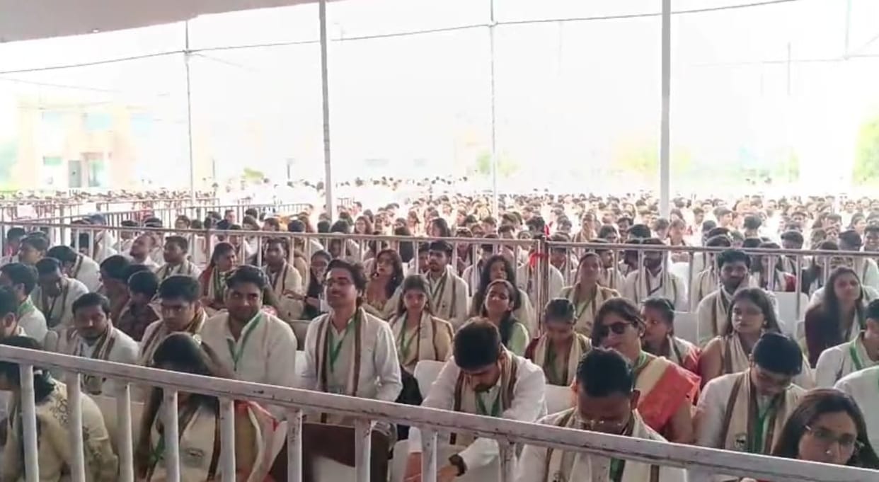 1,462 Students Awarded Degrees; 50 Meritorious Students Receive Gold Medals