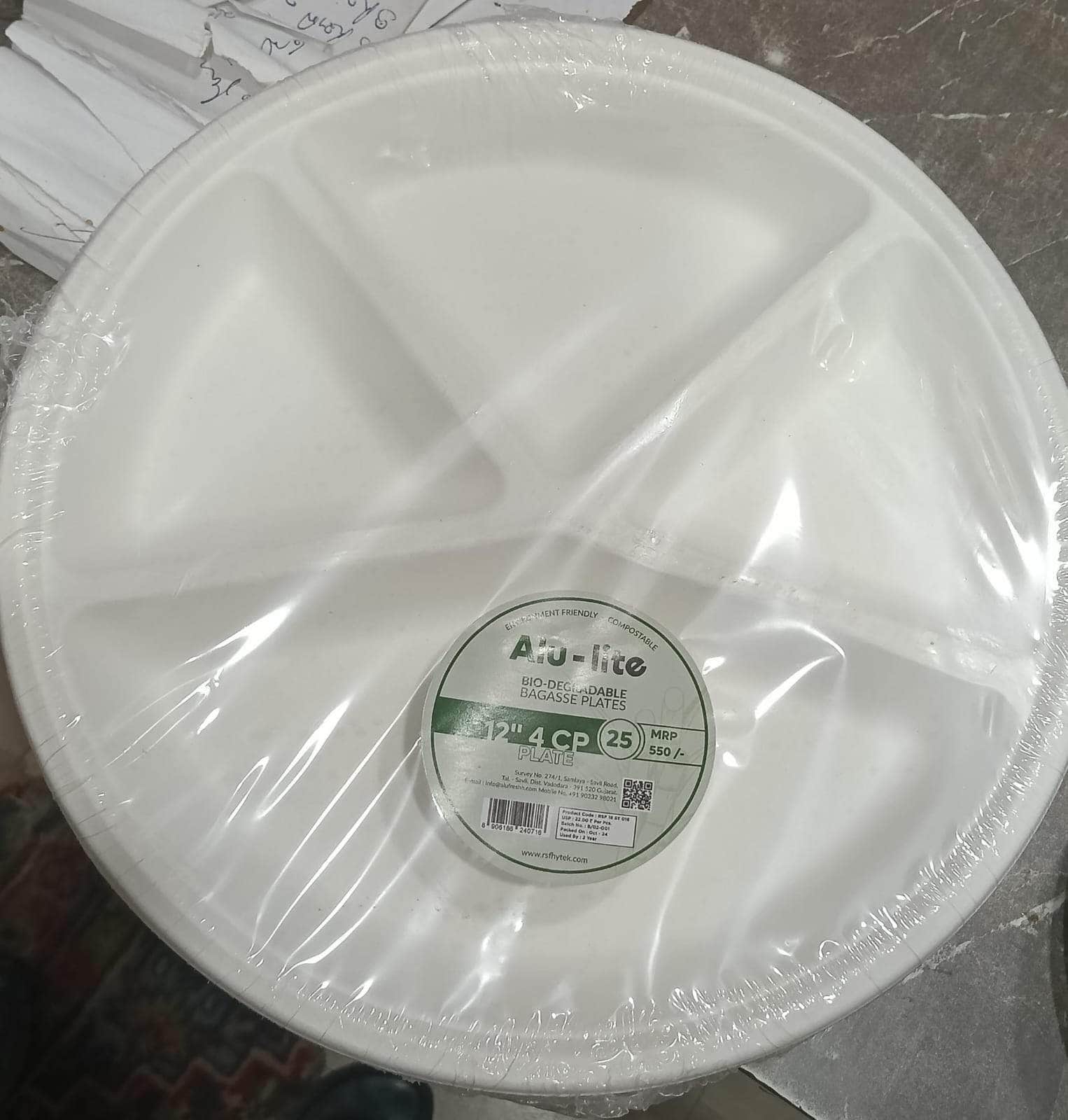 गन्ने की खोई से बनी प्लेट। संवाद