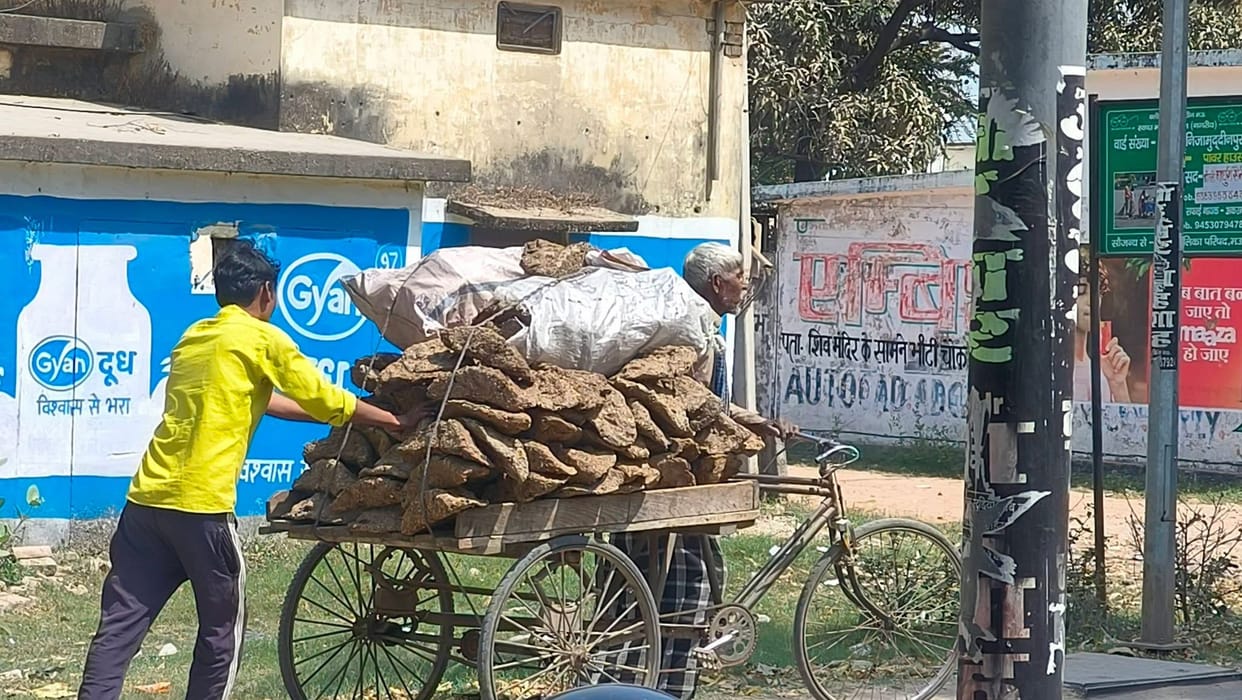 Of the 150 hotels and restaurants in the district, 40% are on the verge of closure, with three days' worth of stock remaining, and street vendors are shrinking.