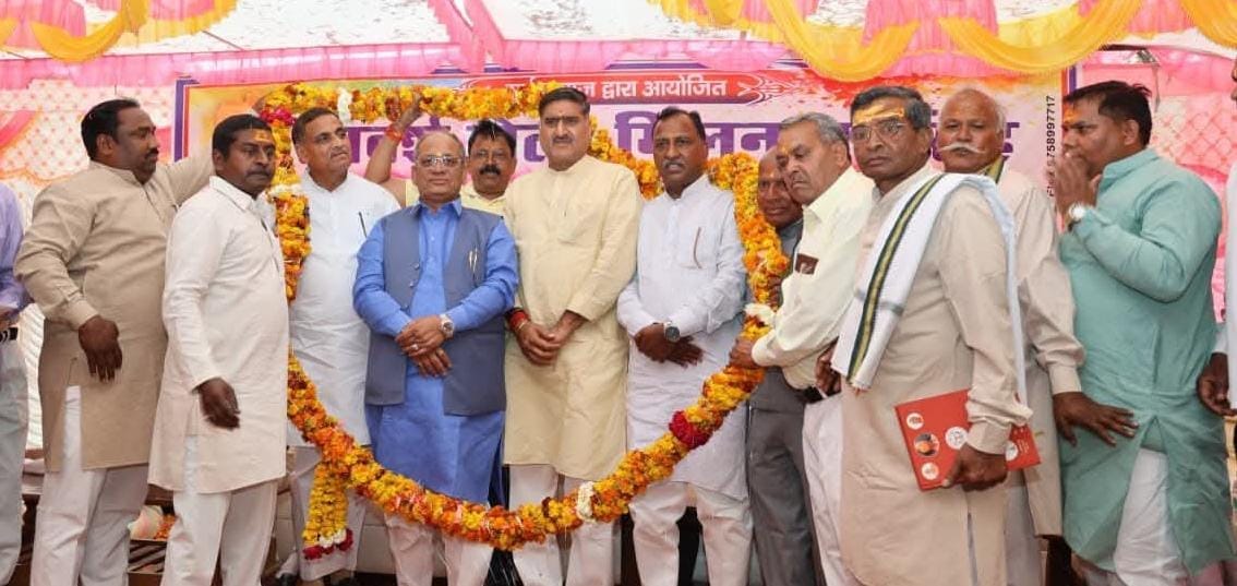 Holi gathering in village Memdi, Holi of flowers played