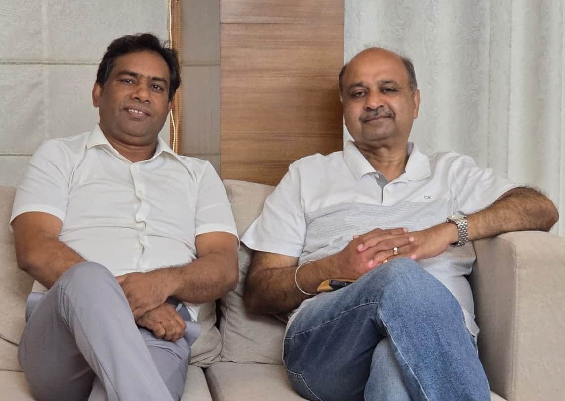 हरियाणा स्टेट फार्मेसी काउंसिल के चेयरमैन बीबी सिंगल (बाईं ओर) और कार्यकारी समिति के सदस्य रविं