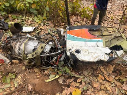 An aircraft engine was found in forest in Chatra after 21 days Rural women   informed police