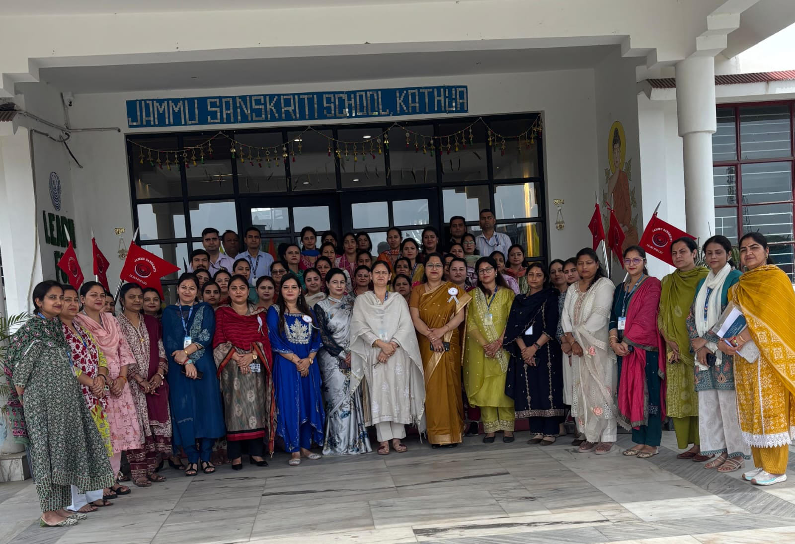 जम्मू संस्कृति स्कूल कठुआ में सीबीएसई की कार्यशाला में मौजूद प्रतिभागीसंवाद