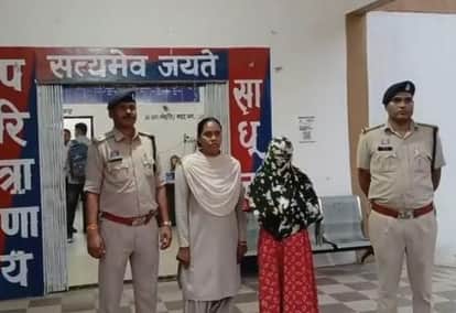 4 arrested, including a woman, in connection with 3 theft cases.