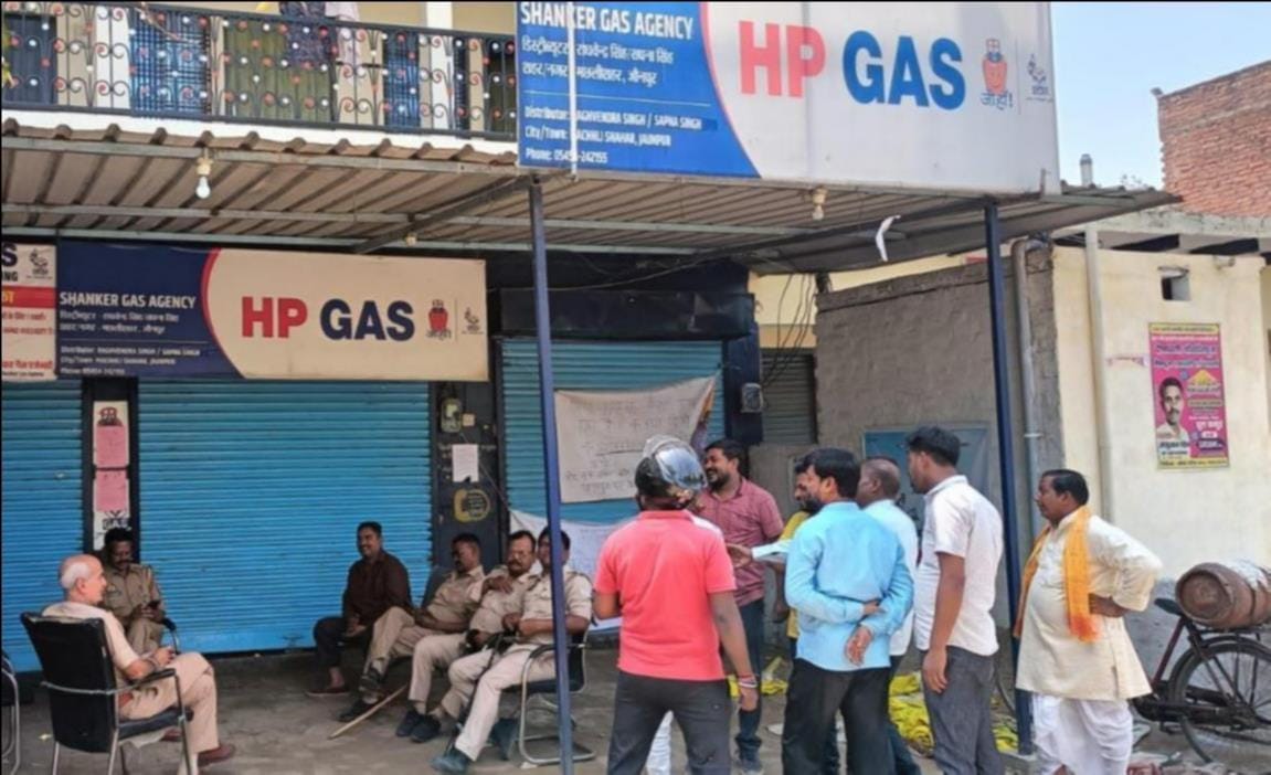 Uproar at gas agency for cylinder, attempt to vandalize