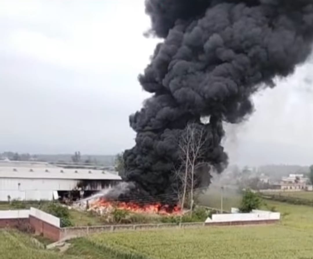 Fire breaks out in factory scrap warehouse in Saini Majra