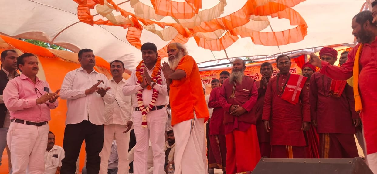Santosh Nishad became the president of the society, announced the renovation of the Nishad Vansh Panchayati temple