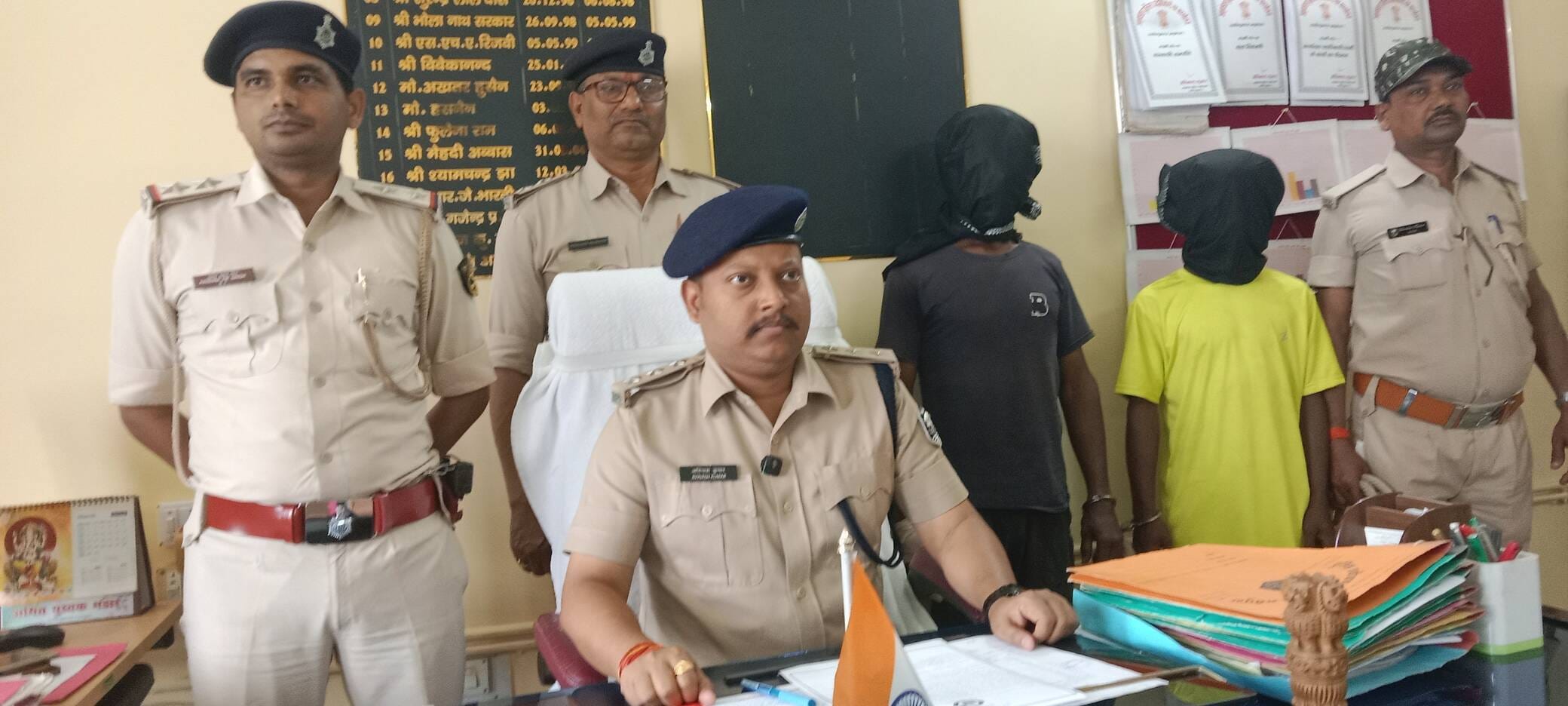 पुलिस गिरफ्त में हत्यारोपी