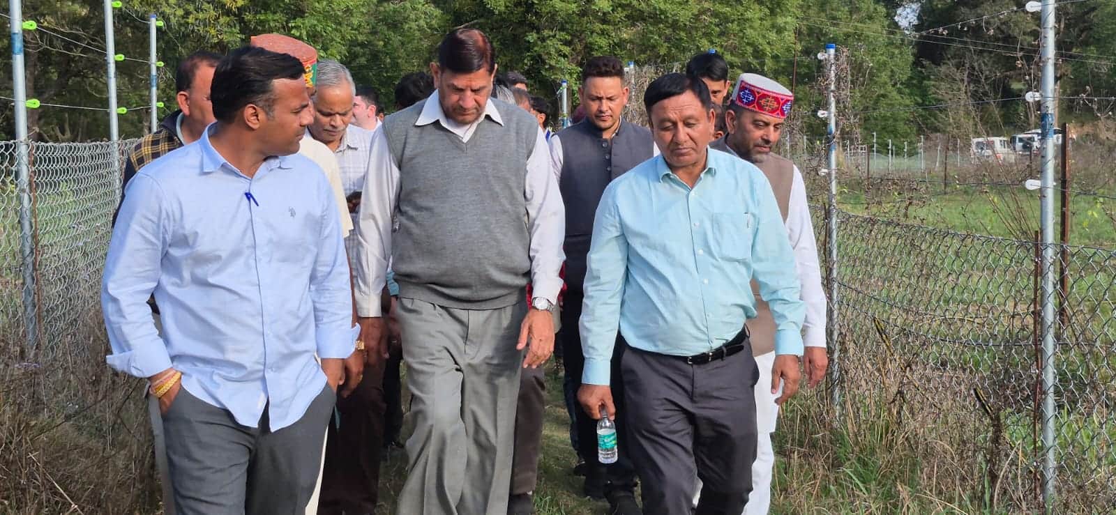 राजस्व,बागवानी एवं जनजातीय विकास मंत्री  जगत सिंह नेगी बड़सर में सेरी व झटूंडा क्लस्टर का निरीक