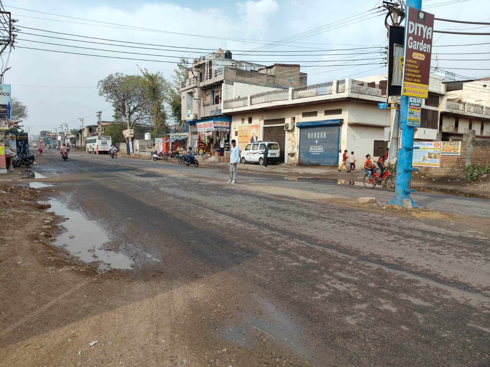 सुबह के समय बारिश के बाद का नजारा। संवाद