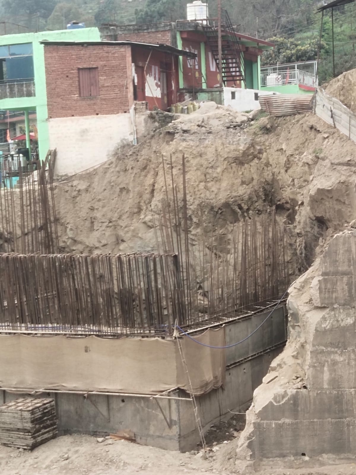 Link road closed for three months, flyover construction incomplete