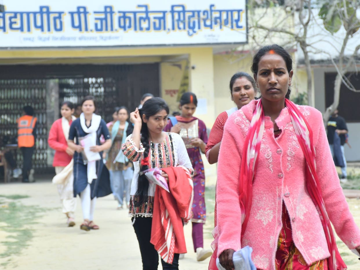878 candidates left the exam at six centers