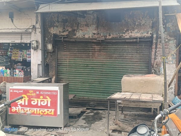 Hotels and restaurants on the verge of closure; Kachori and Bedai carts vanish from the streets.