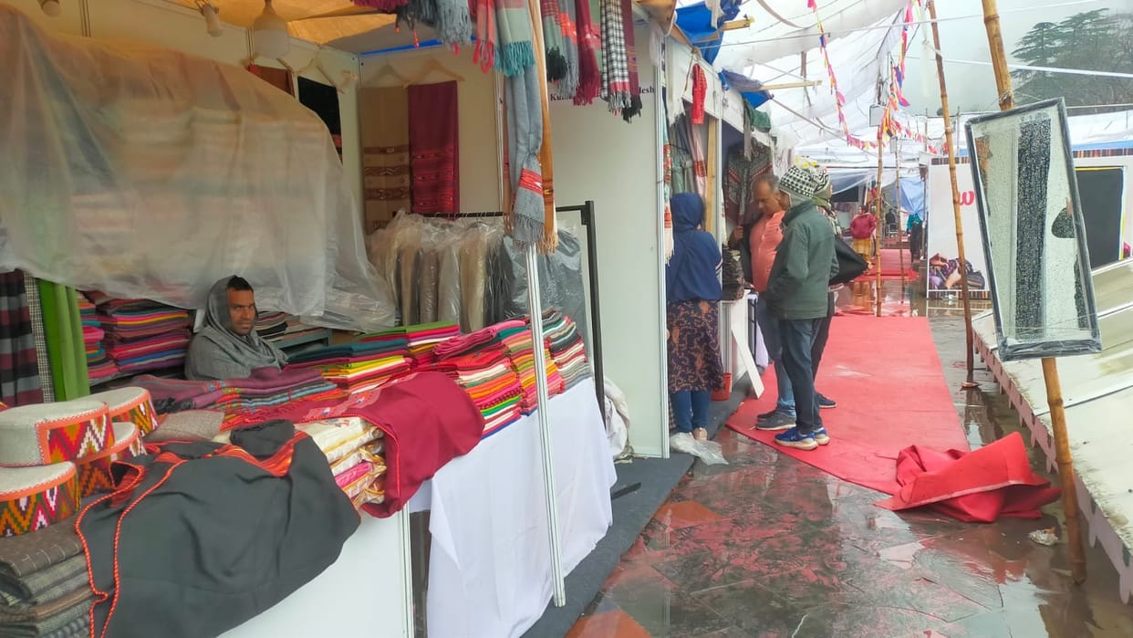 Afternoon rain slowed down the exhibition, buyers flocked in the morning