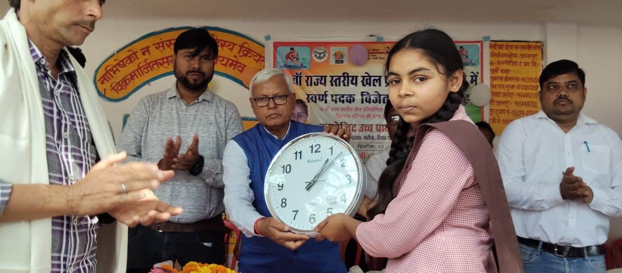 शनिवार को कंपोजिट उच्च प्राथमिक विद्यालय मरौचा में बाल क्रीड़ा प्रतियोगिता में गोल्ड जीतने वाली