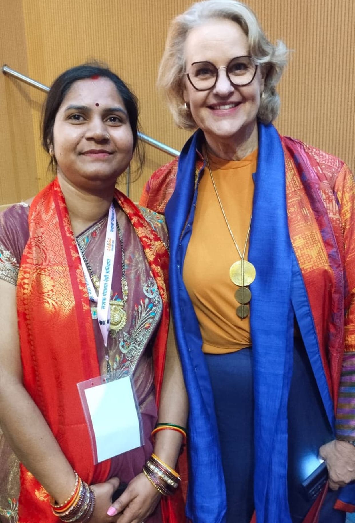 Dicholi village head Abha Gupta standing with the guest after being honoured in Delhi