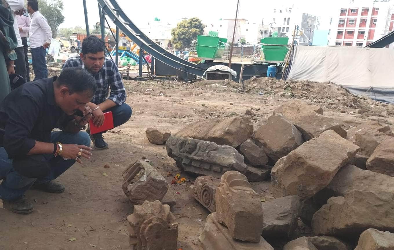 वीरभद्र मंदिर परिसर में खोदाई के दौरान मिले प्राचीन पत्थरों की जांच के लिए पहुंची  पुरातत्व सर्