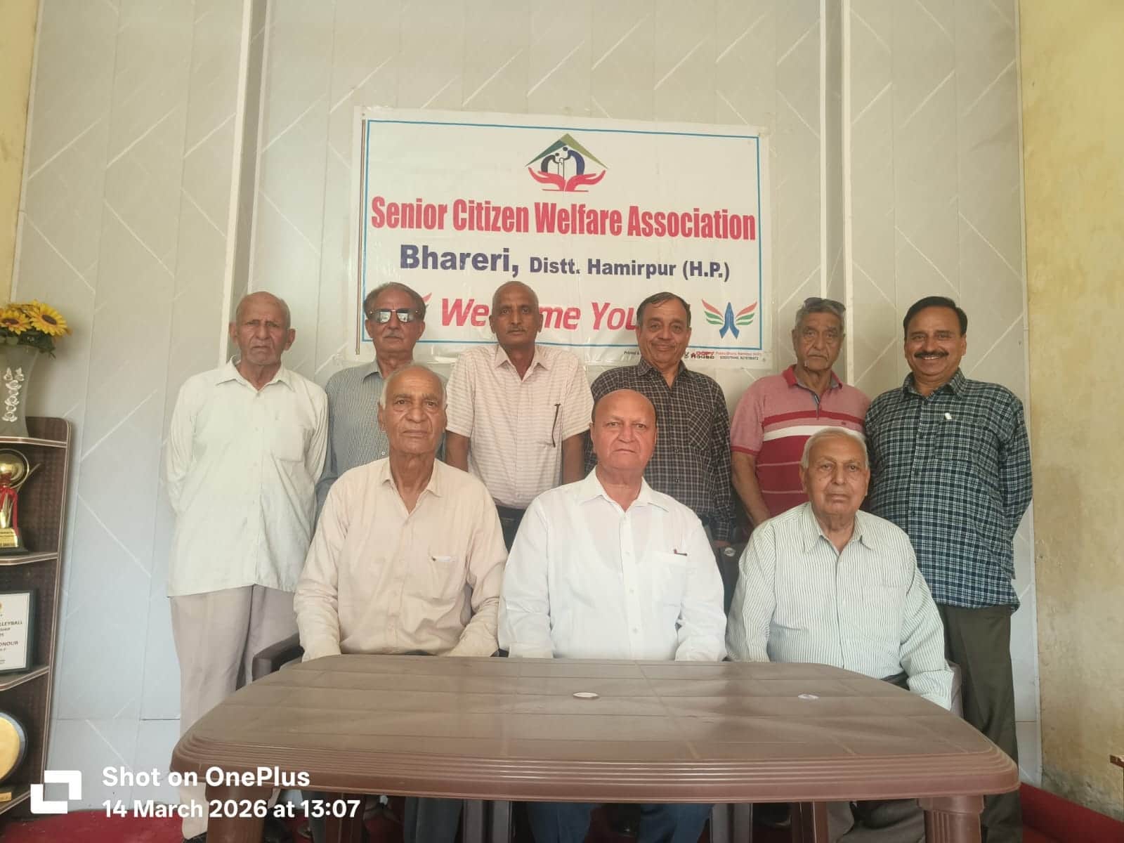 वरिष्ठ नागरिक कल्याण संघ भरेड़ी की मासिक बैठक में उपस्थित सदस्य। स्रोत : संघ