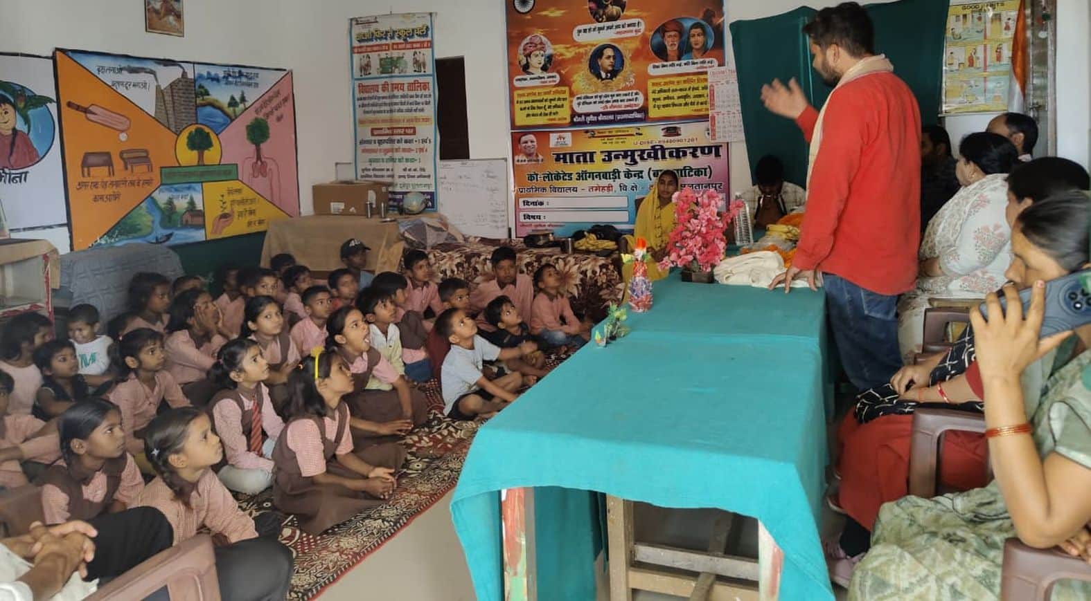 14. दूबेपुर के प्राथमिक विद्यालय तमेहड़ी में कटका क्लब की ओर से आयोजित कार्यक्रम को संबोधित करत