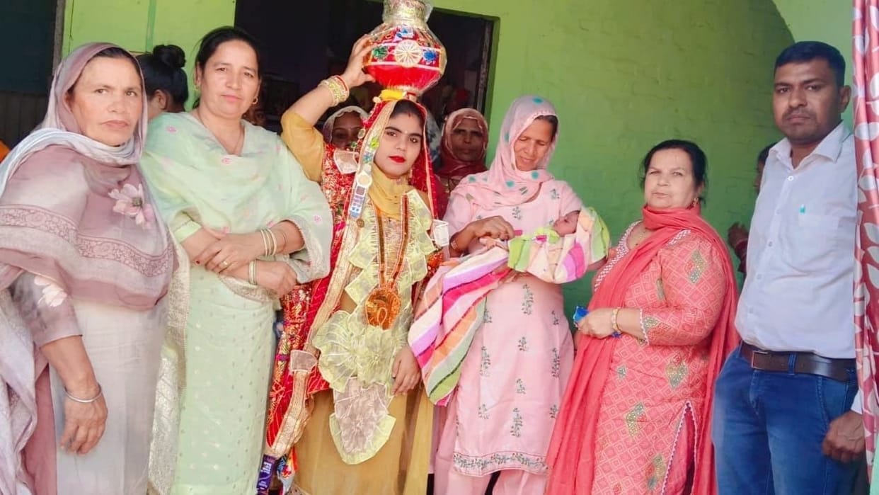 Well worship was done on the birth of a daughter in Dudana village.