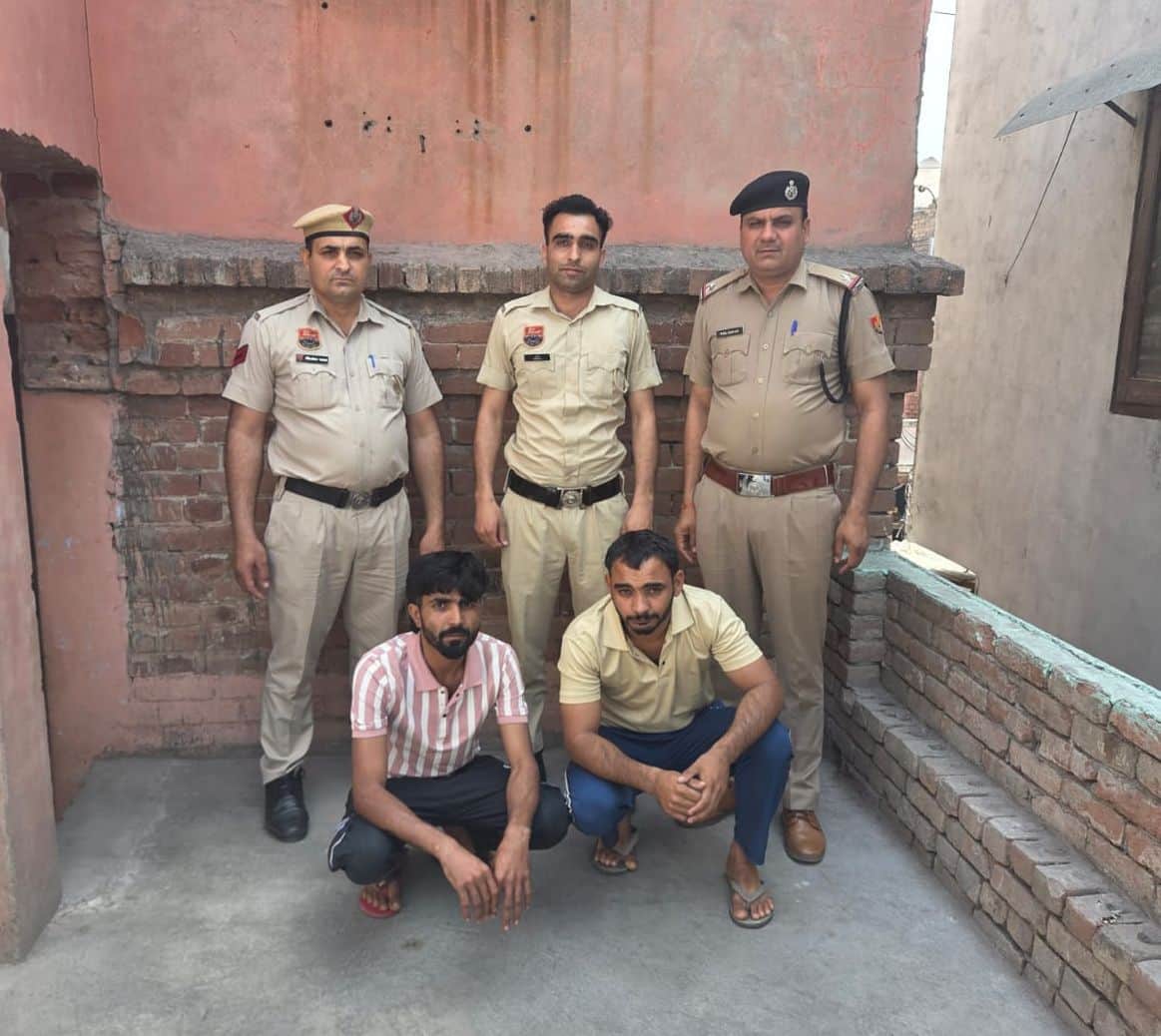 15जेएनडी28: पुलिस गिरफ्त में पकड़े गए चाकू से हमला करने के आरोपी। स्रोत : पुलिस