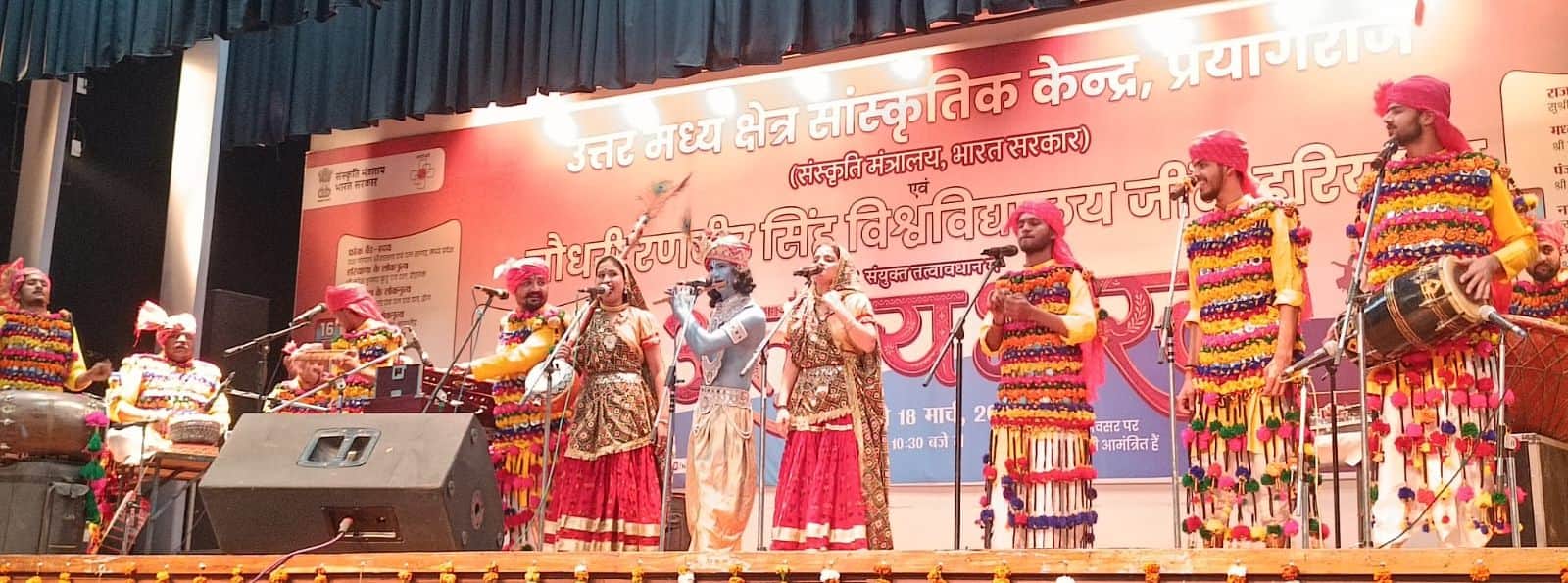 16जेएनडी25: सीआरएसयू में कार्यक्रम में अपनी कला दिखाते कलाकार। संवाद