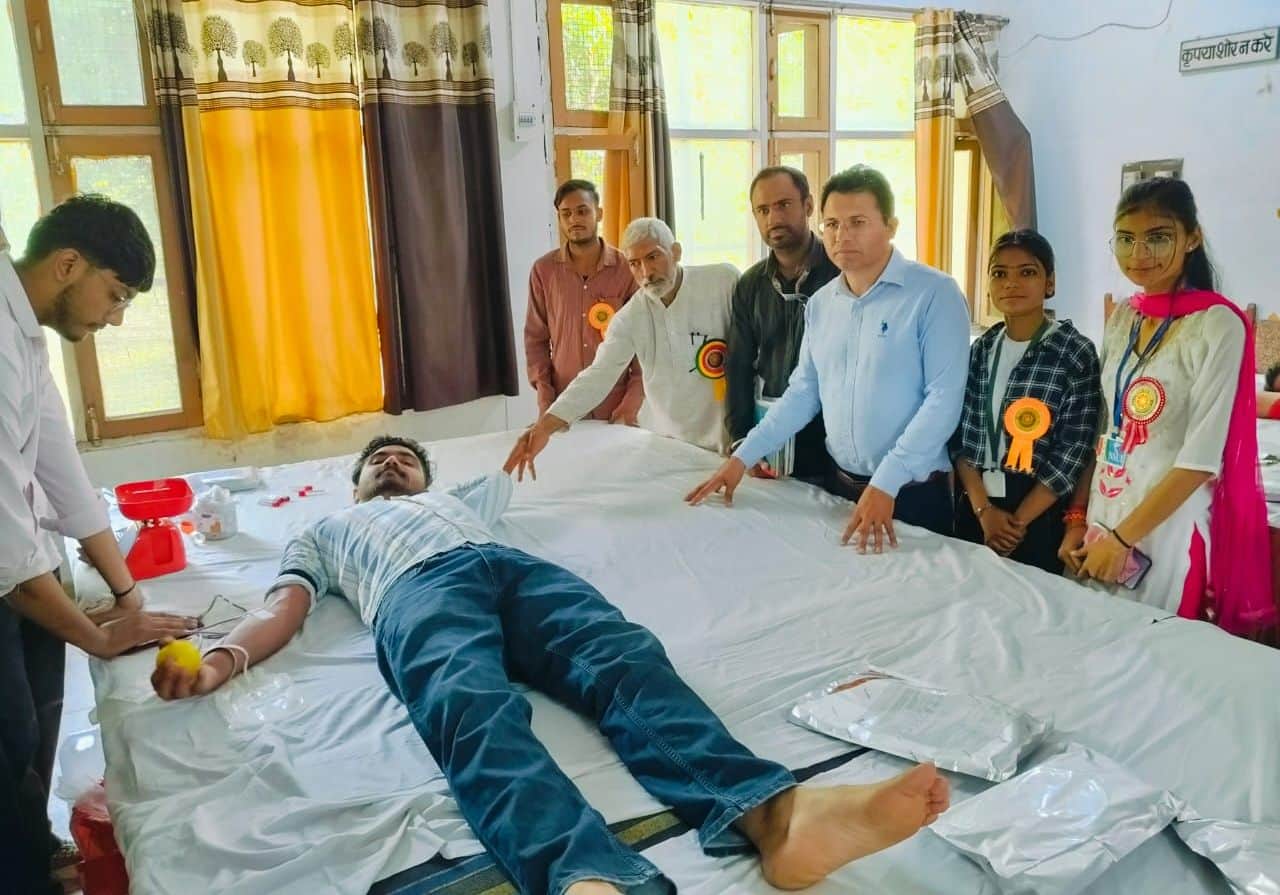 16जेएनडी38: रक्तदान करते हुए रक्तदाता। स्रोत संस्थान।