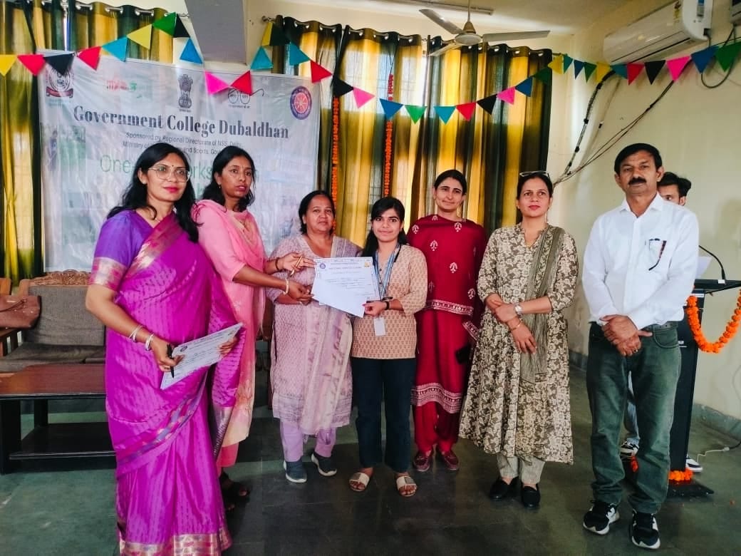 Nisha Bishnoi won the slogan competition.