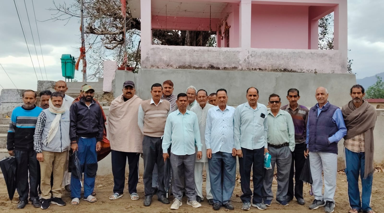 19 मार्च को चिंत पूर्णी माता मकवाल में होने भंडारे के आरे में जानकारी देते आयोजक। संवाद