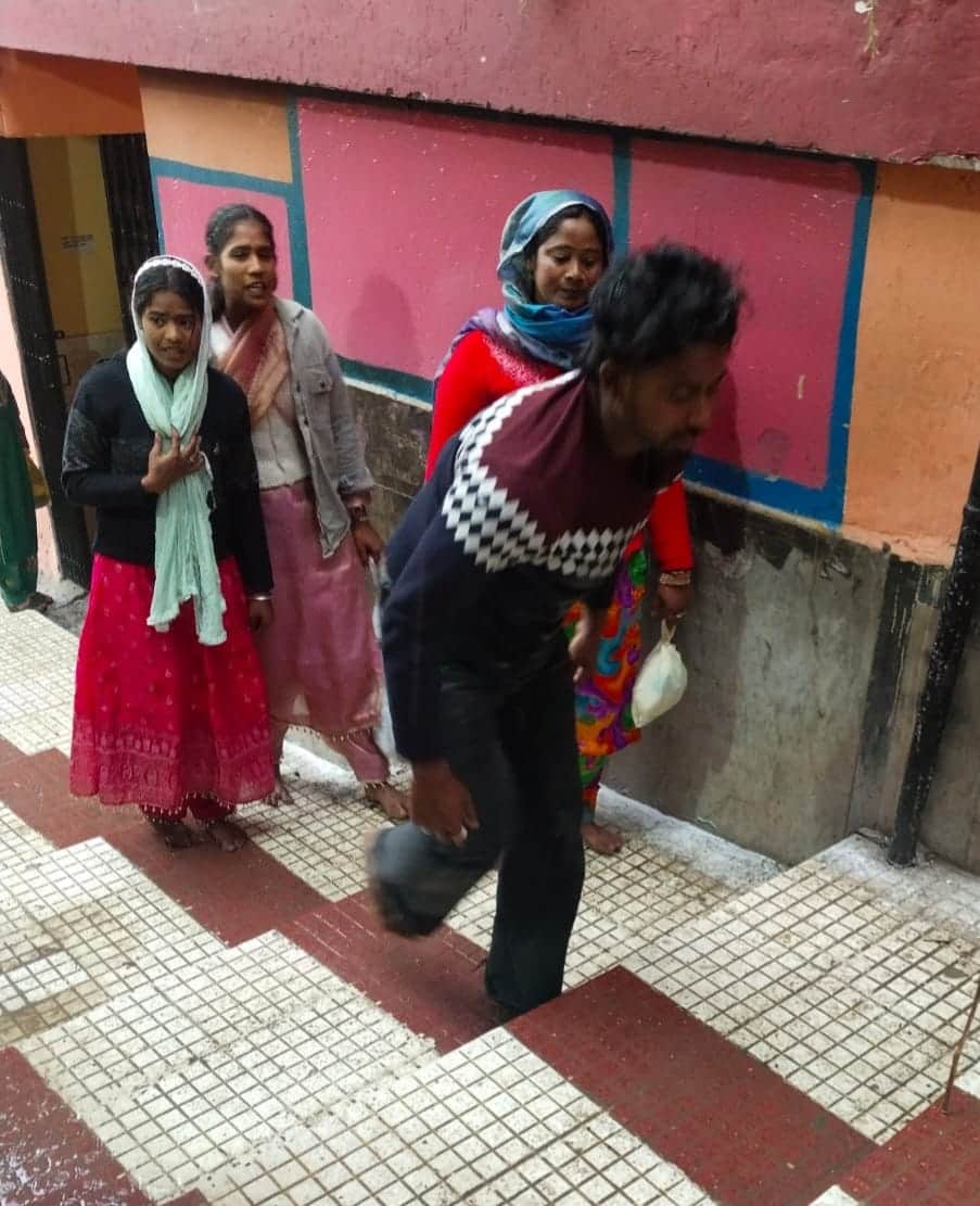 बाबा बालक नाथ मंदिर दियोटसिद्ध में बाबा जी का आशीर्वाद लेने के लिए पहुंचते श्रद्धालु। संवाद