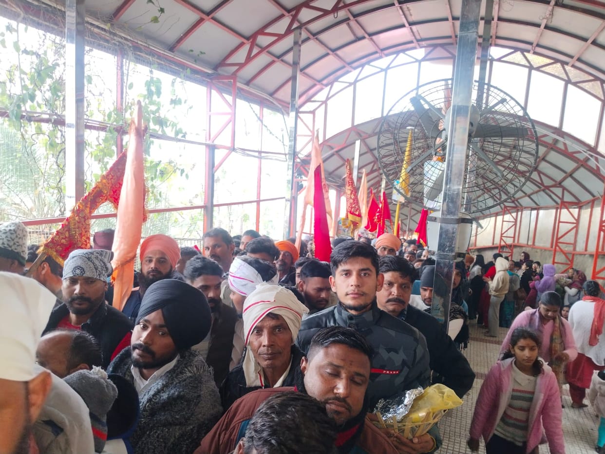 On the second day of the Chaitra fair, 35,000 devotees bowed down and stood in queues for two to three hours to have darshan of Paunahari.