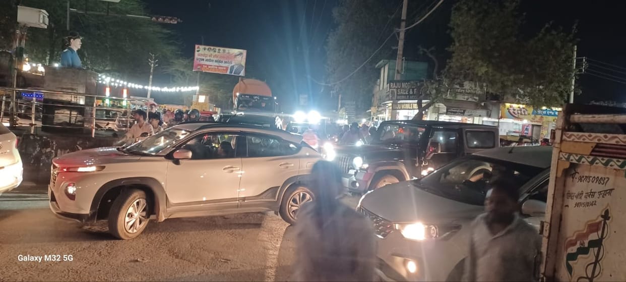 Potholes and traffic jams on Dharuhera roads have increased the problems.