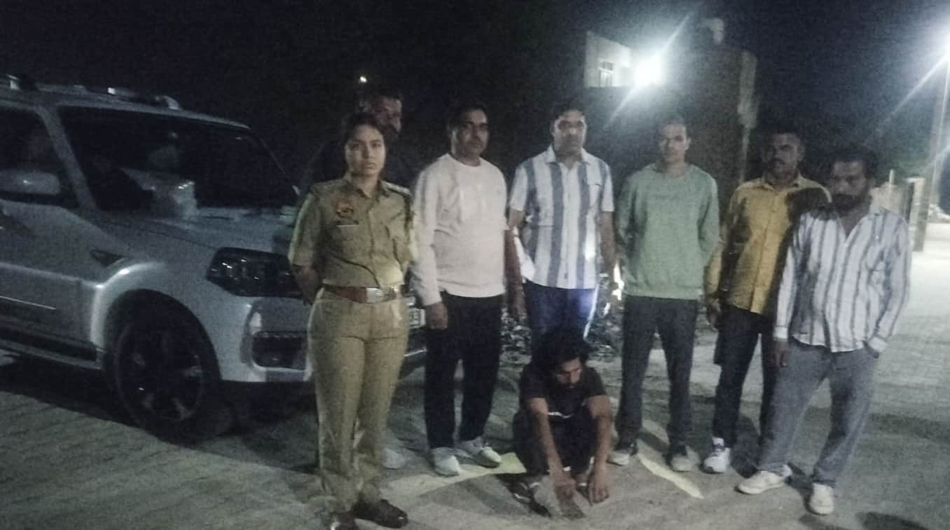 भूना। चंदन नगर में  271 ग्राम हेरोइन सहित पकड़ा गया युवक पुलिस हिरासत में और मौके पर  एएसपी