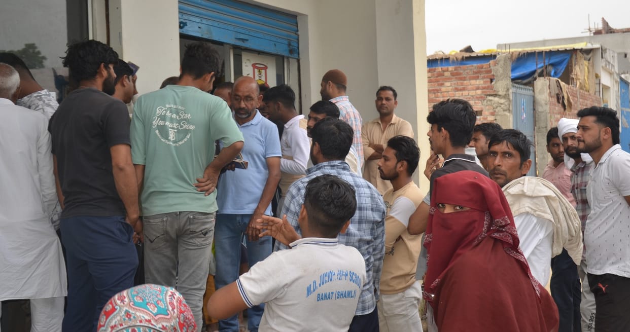 People are forced to queue during the day and stay online at night.