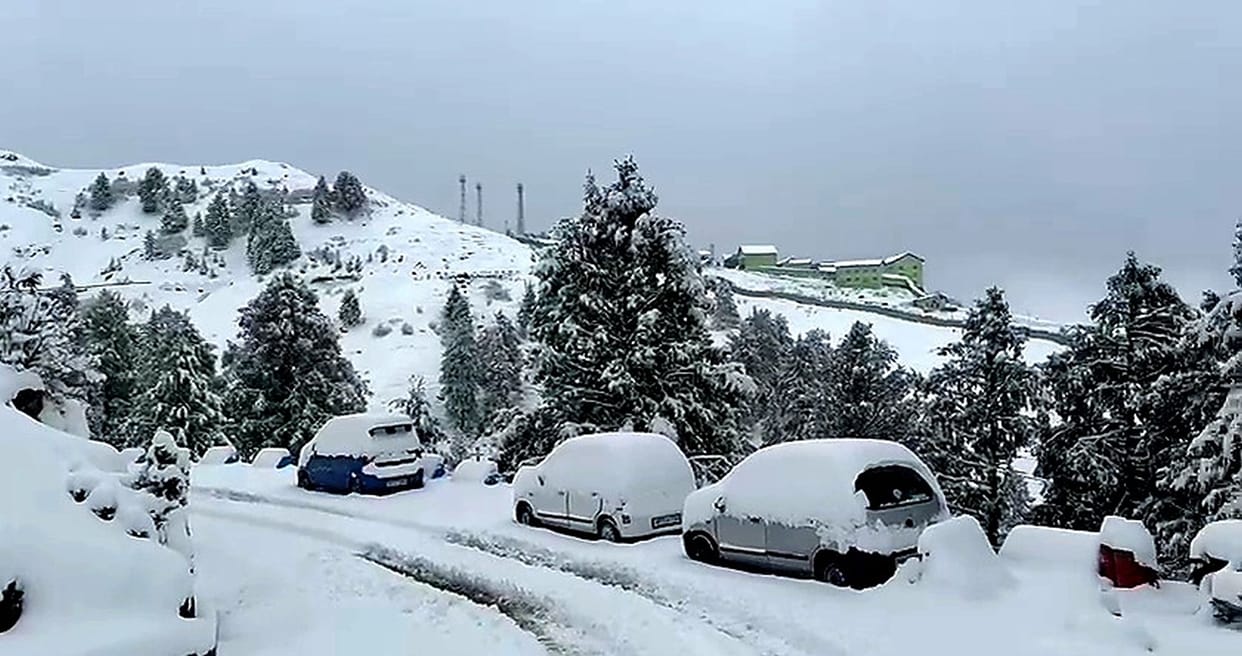 Fresh snowfall disrupts traffic in Bharmour