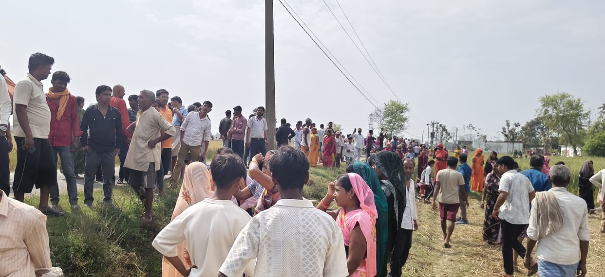 Bus going to Ayodhya for funeral hits high voltage wire, one dead, three injured
