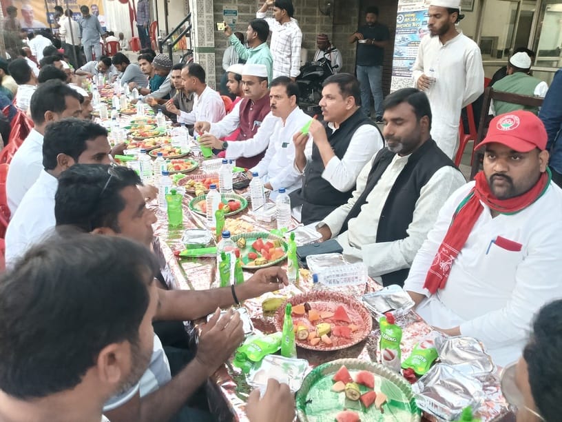 AAP MP Sanjay Singh attended the Roza Iftar party.