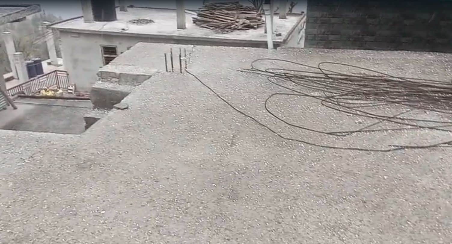 डंसा में सोमवार को मौसम बिगडऩे के बाद हुई ओलावृष्टि। संवाद