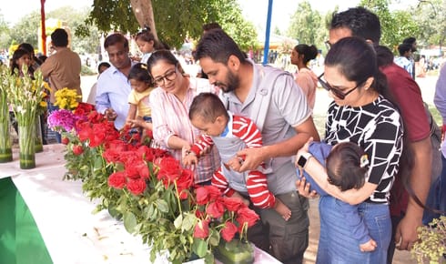 Selfie trip with moving flowers throughout the day in suhane weather