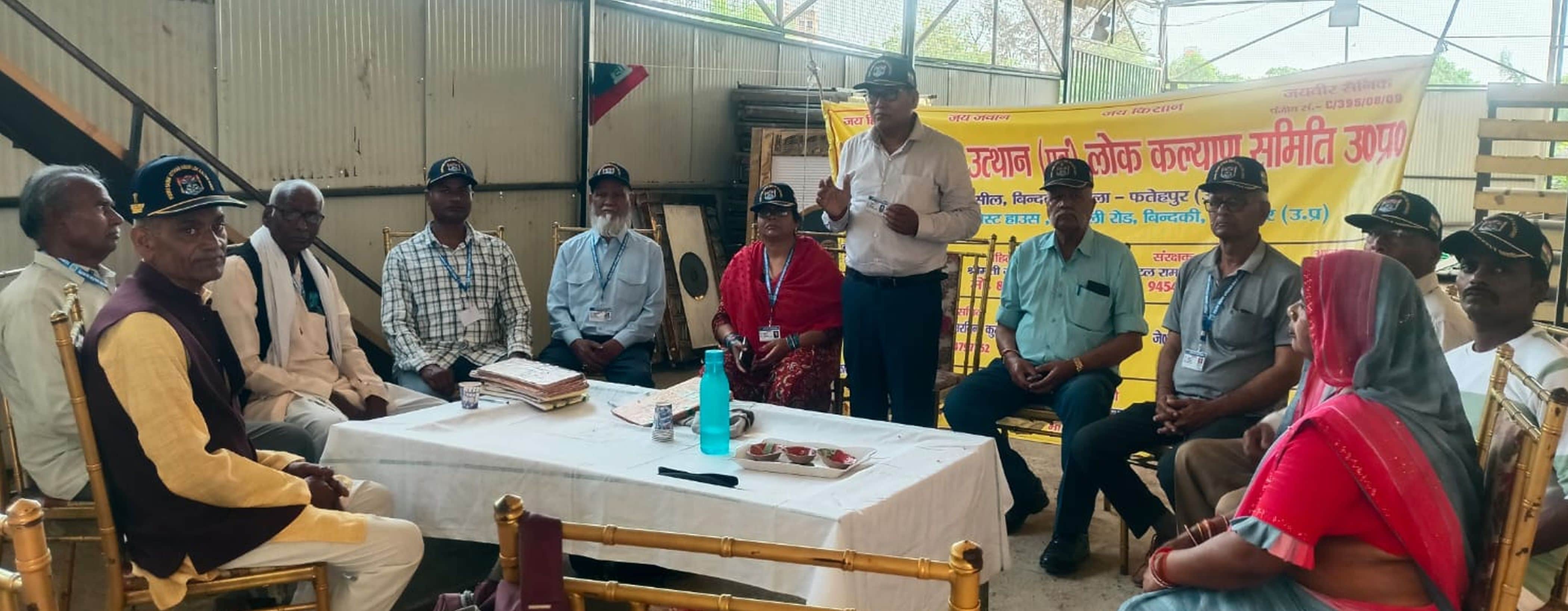 फोटो-04-बैठक करते पूर्व सैनिक उत्थान एवं लोक कल्याण समिति के पदाधिकारी। स्रोत स्वयं