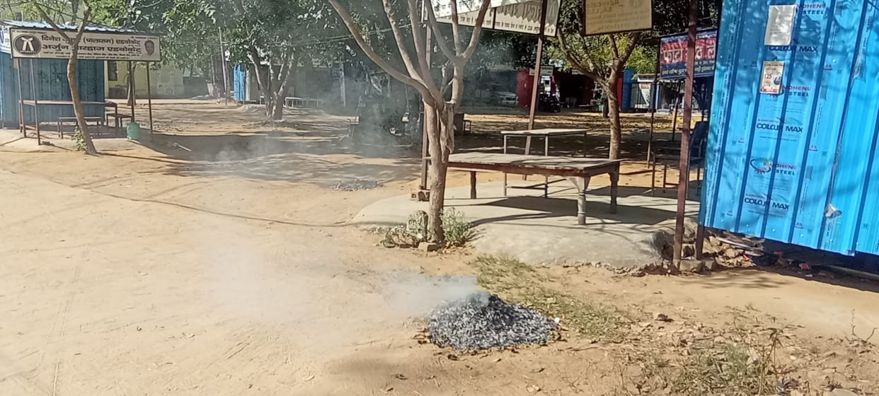 Shopkeepers and locals are burning garbage in the open.