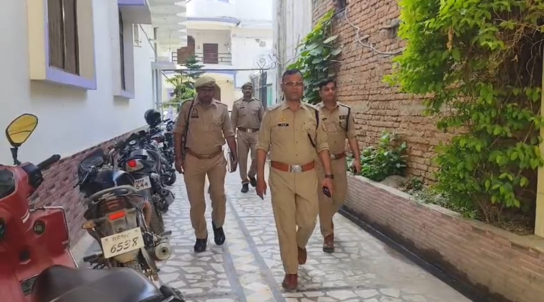 The juvenile escaped by jumping from the roof of the juvenile home, while the responsible people remained asleep.