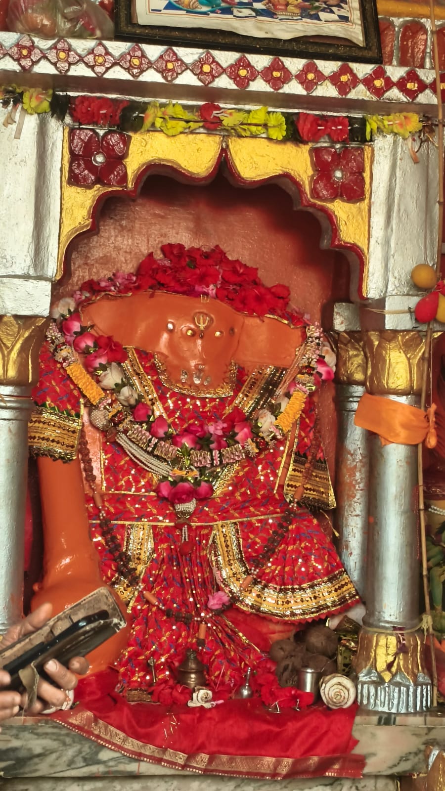 Jewellery worth Rs 3.50 lakh stolen from Hanuman temple